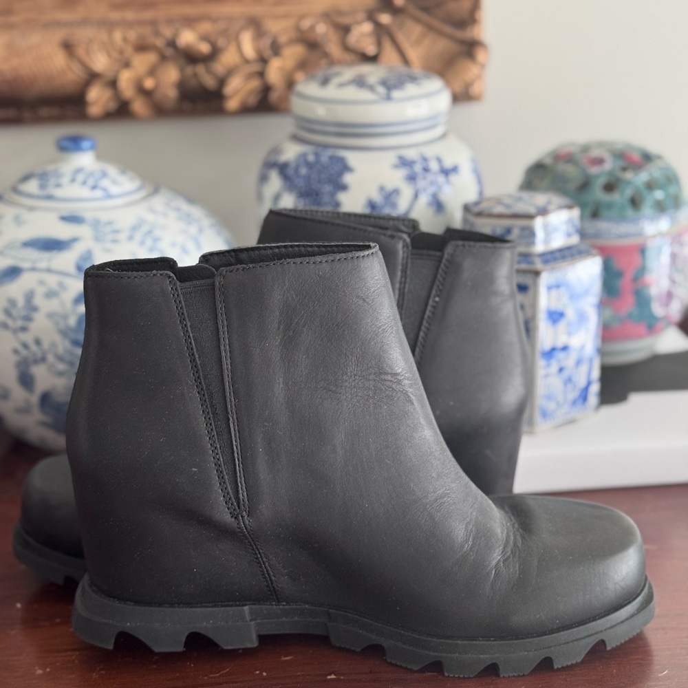 SOREL NWOT Women's Joan Of Arctic™ Wedge II Zip Bootie
Black Womens sz 12 - Picture 5 of 7